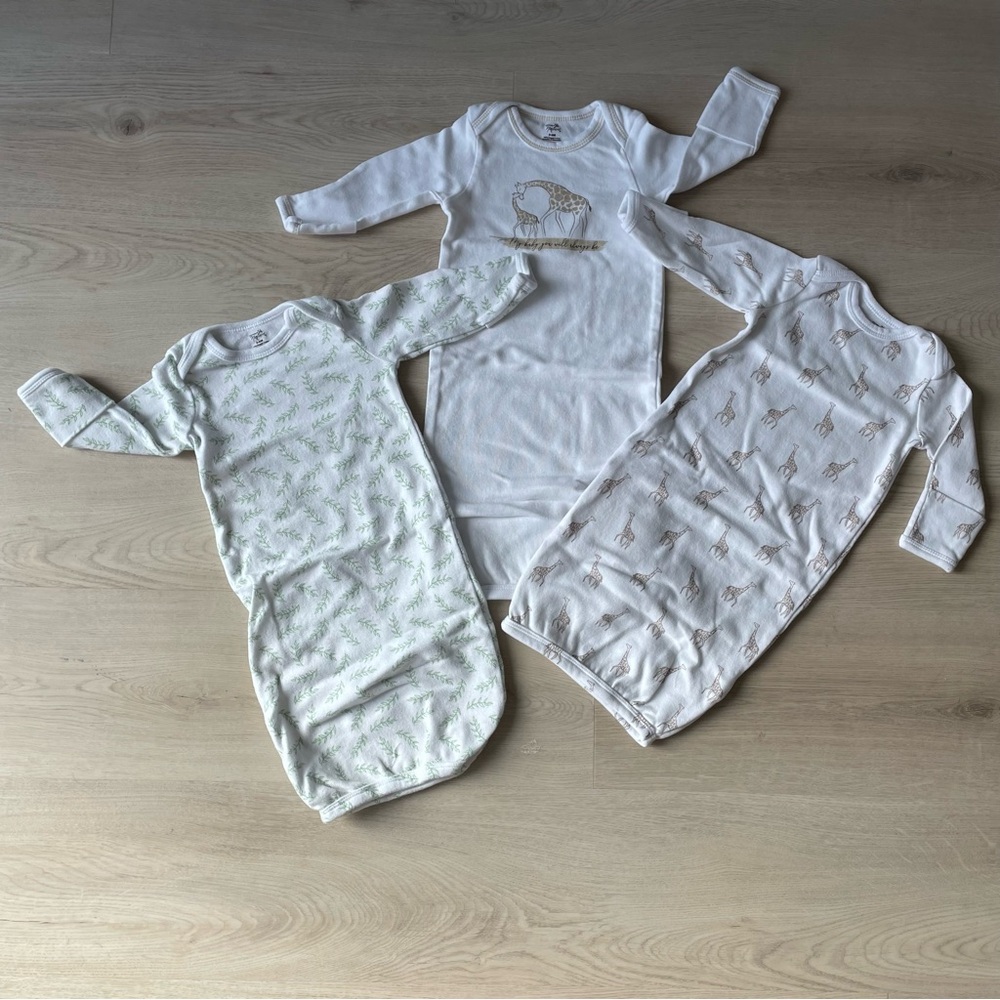 Touched by Nature Baby Organic Cotton Gowns, Little Giraffe, size 0-6 months